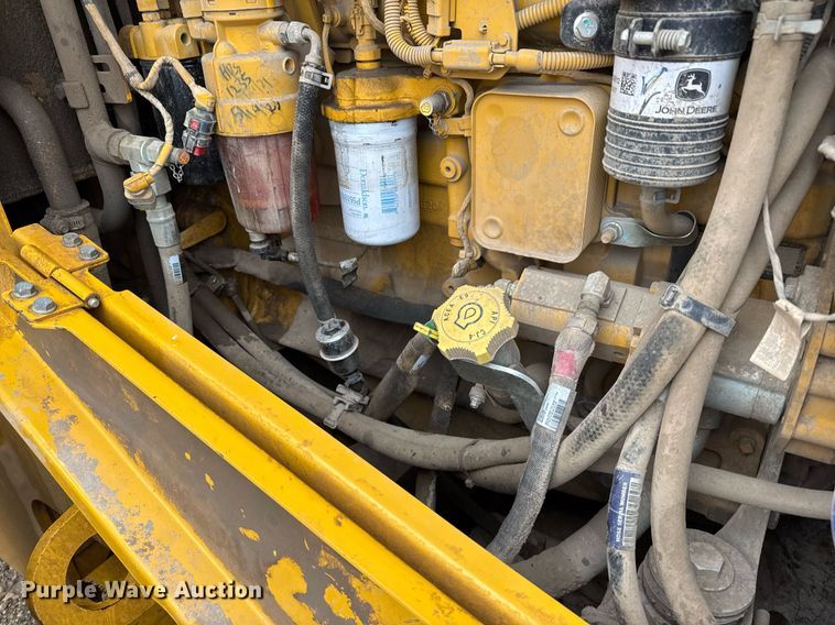 image for item EJ3351 2021 John Deere 624L loader