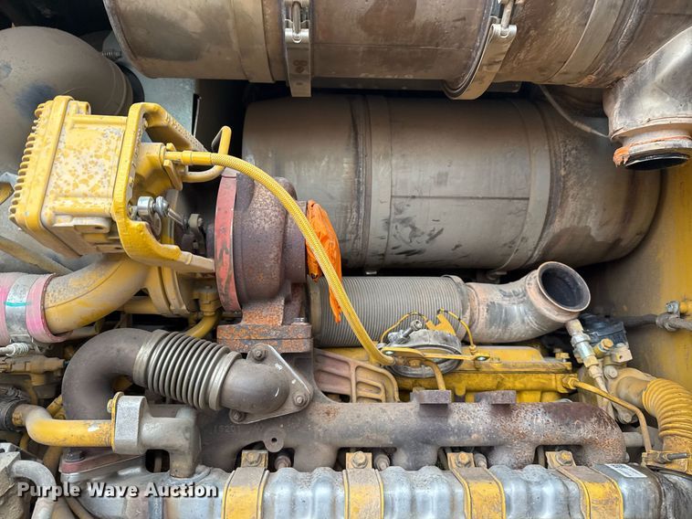 image for item EJ3351 2021 John Deere 624L loader