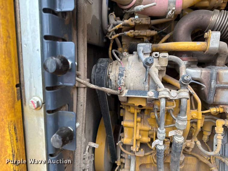 image for item EJ3351 2021 John Deere 624L loader