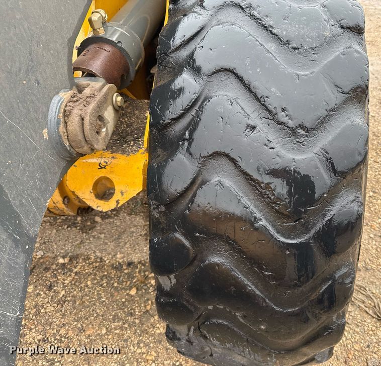 image for item EJ3351 2021 John Deere 624L loader
