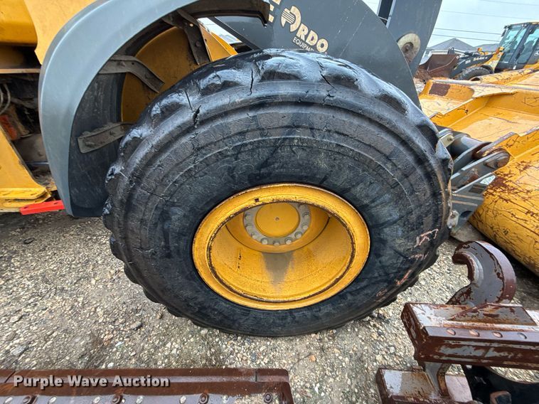 image for item EJ3351 2021 John Deere 624L loader