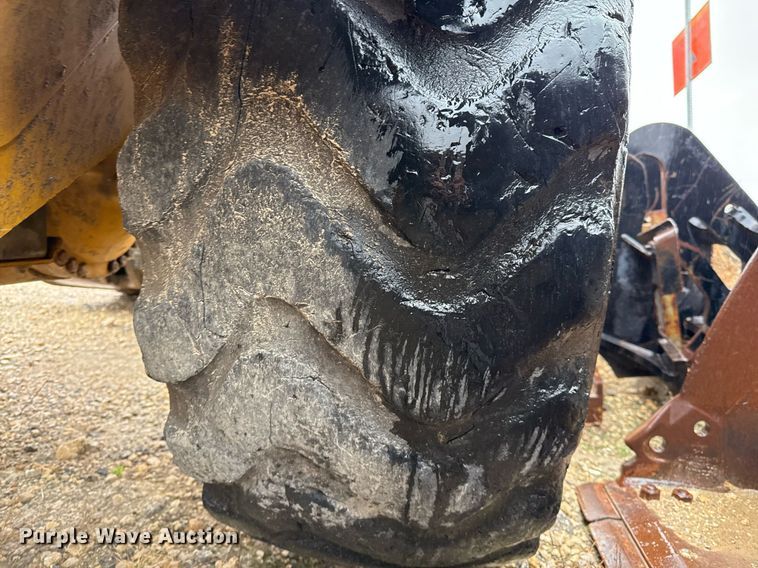 image for item EJ3351 2021 John Deere 624L loader