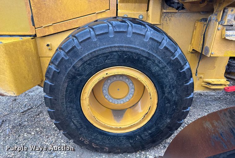 image for item EJ3351 2021 John Deere 624L loader