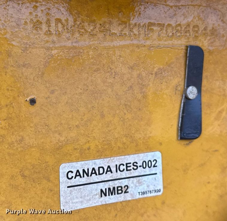 image for item EJ3351 2021 John Deere 624L loader