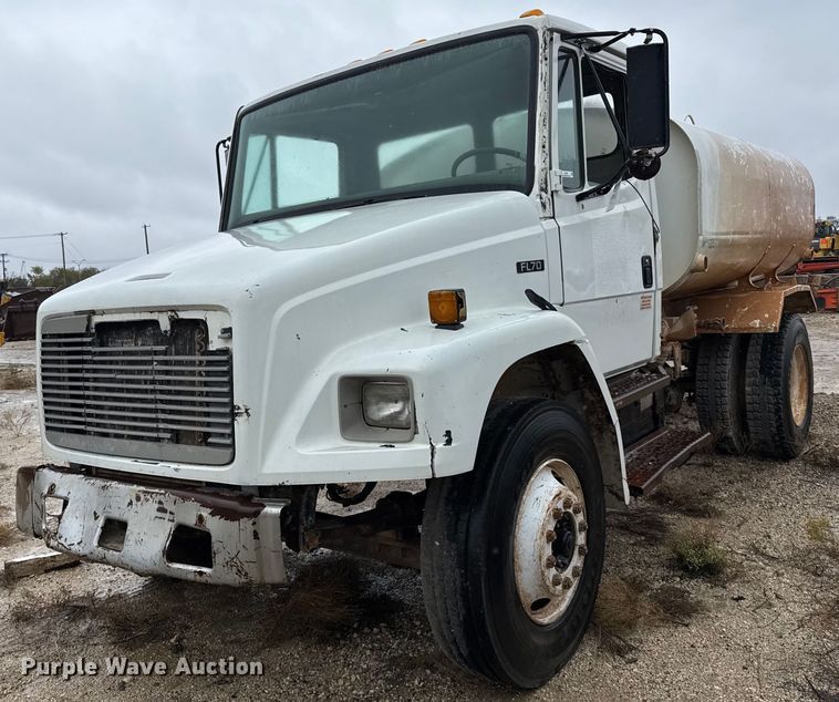 image for item EJ3352 2000 Freightliner FL70 water truck
