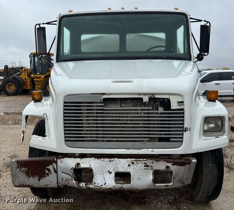 image for item EJ3352 2000 Freightliner FL70 water truck
