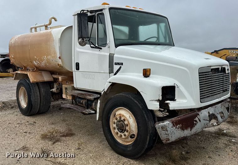 image for item EJ3352 2000 Freightliner FL70 water truck