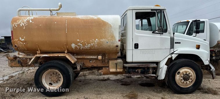image for item EJ3352 2000 Freightliner FL70 water truck