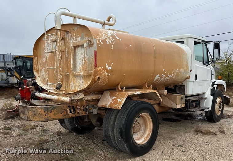 image for item EJ3352 2000 Freightliner FL70 water truck