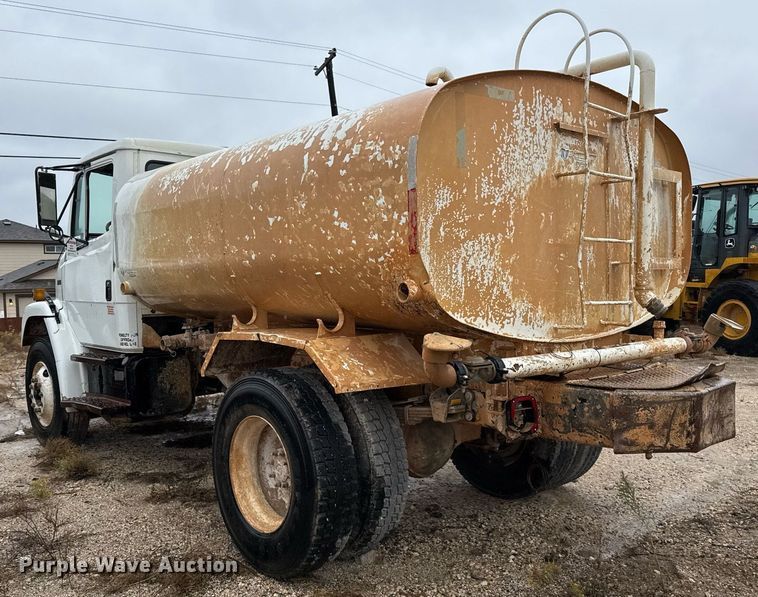image for item EJ3352 2000 Freightliner FL70 water truck