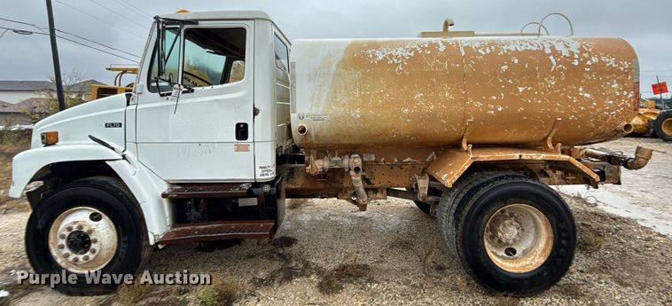image for item EJ3352 2000 Freightliner FL70 water truck
