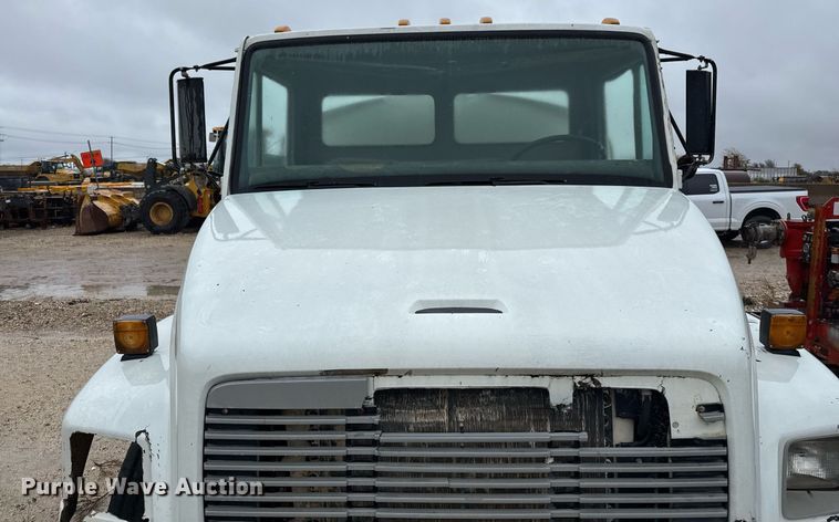 image for item EJ3352 2000 Freightliner FL70 water truck