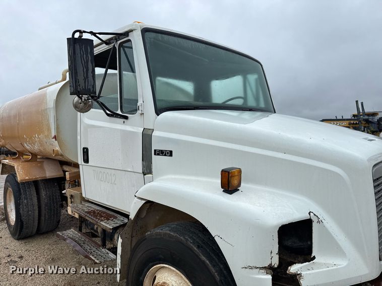 image for item EJ3352 2000 Freightliner FL70 water truck