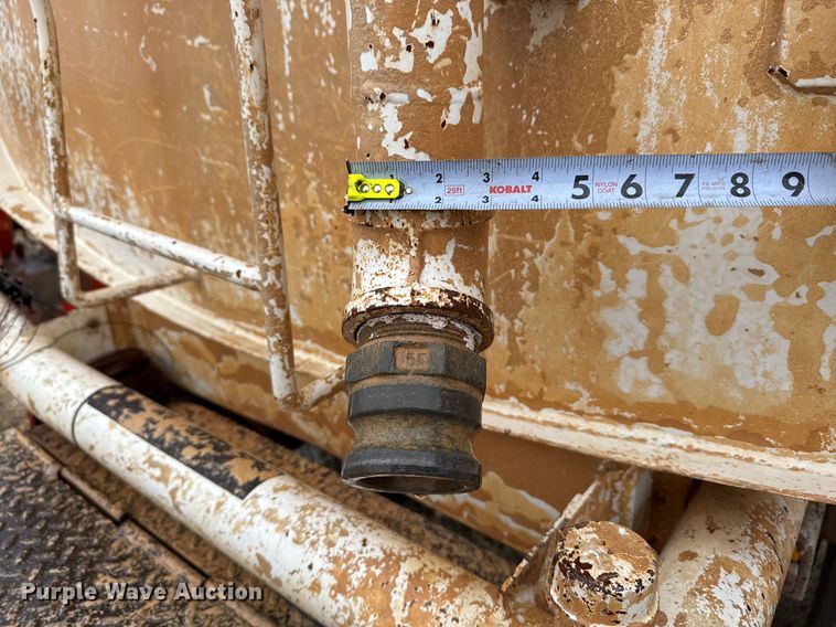 image for item EJ3352 2000 Freightliner FL70 water truck