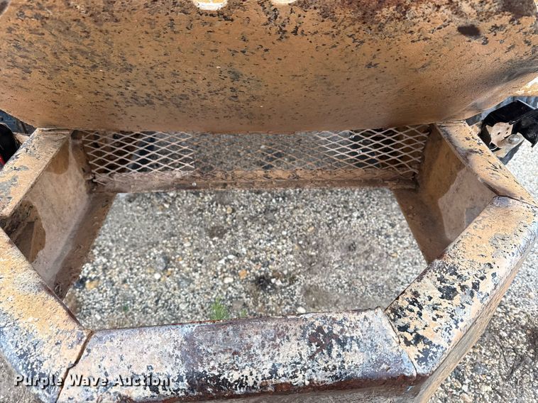 image for item EJ3352 2000 Freightliner FL70 water truck