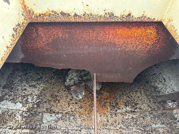 image for item EJ3352 2000 Freightliner FL70 water truck