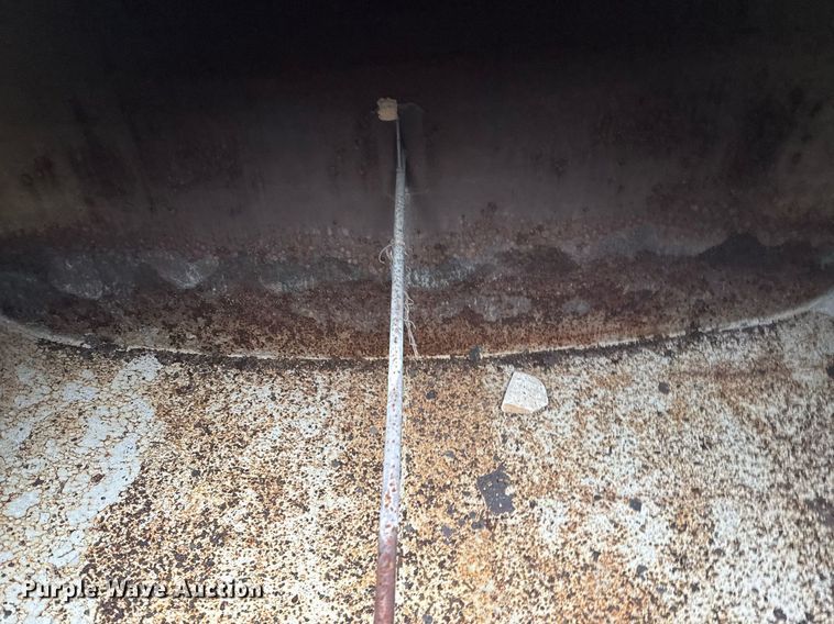 image for item EJ3352 2000 Freightliner FL70 water truck