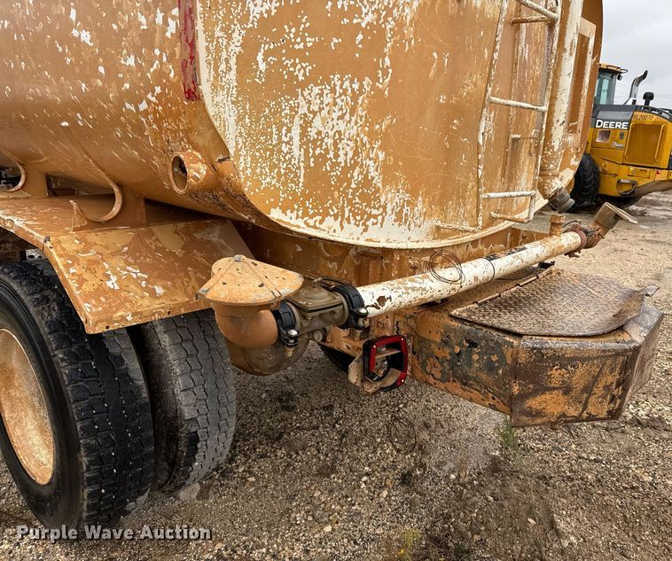 image for item EJ3352 2000 Freightliner FL70 water truck