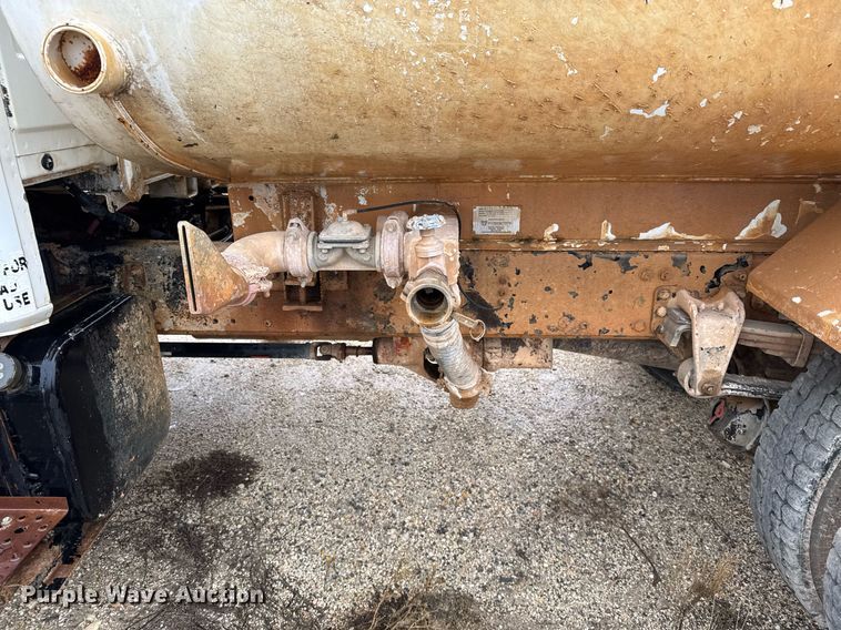 image for item EJ3352 2000 Freightliner FL70 water truck