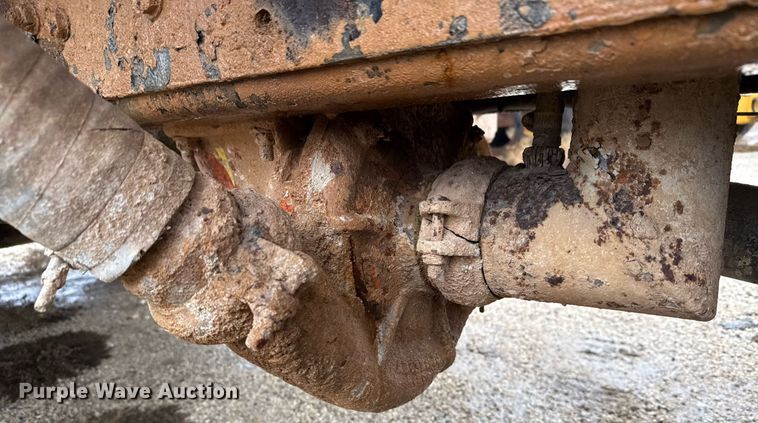 image for item EJ3352 2000 Freightliner FL70 water truck