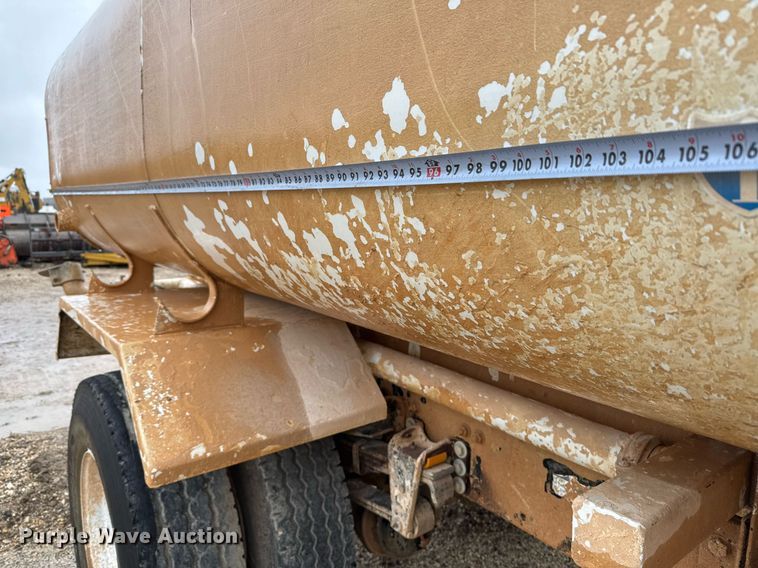 image for item EJ3352 2000 Freightliner FL70 water truck