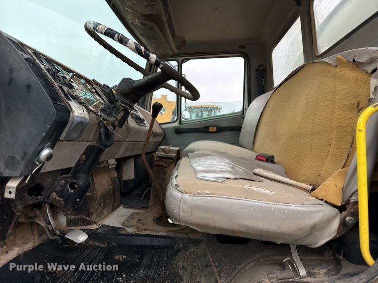 image for item EJ3352 2000 Freightliner FL70 water truck