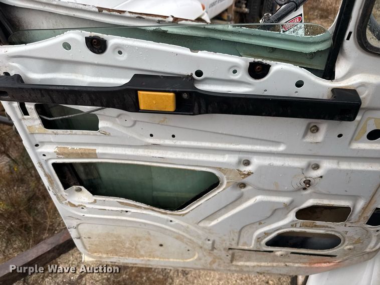 image for item EJ3352 2000 Freightliner FL70 water truck