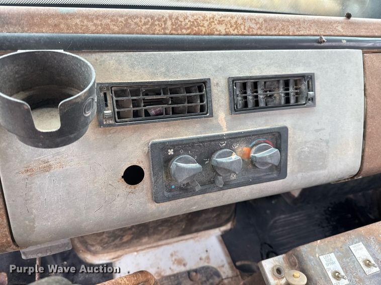 image for item EJ3352 2000 Freightliner FL70 water truck