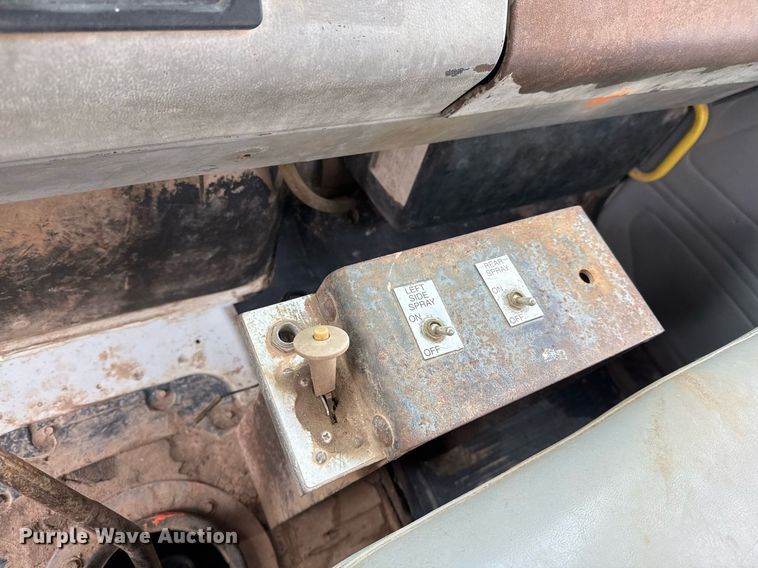 image for item EJ3352 2000 Freightliner FL70 water truck