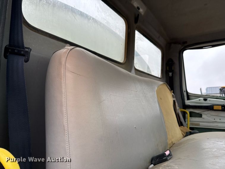 image for item EJ3352 2000 Freightliner FL70 water truck