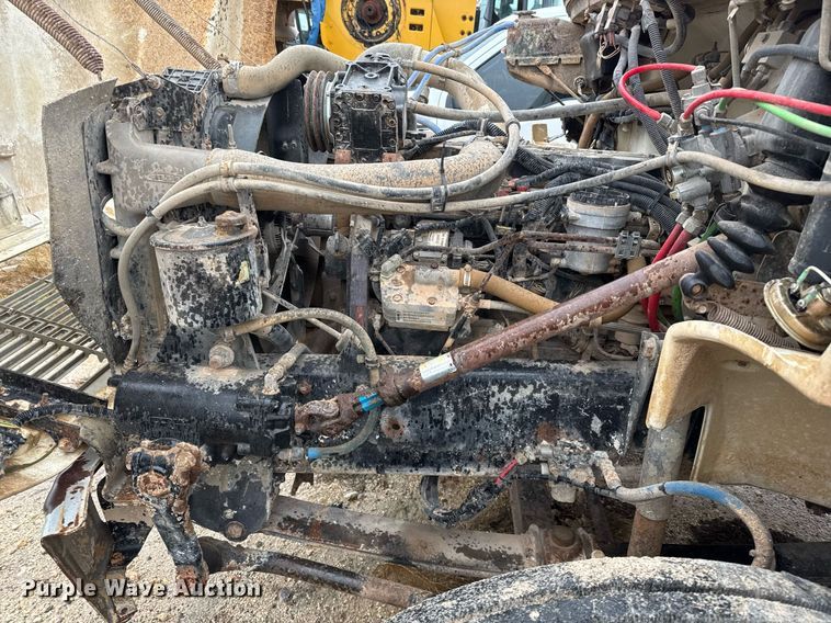 image for item EJ3352 2000 Freightliner FL70 water truck