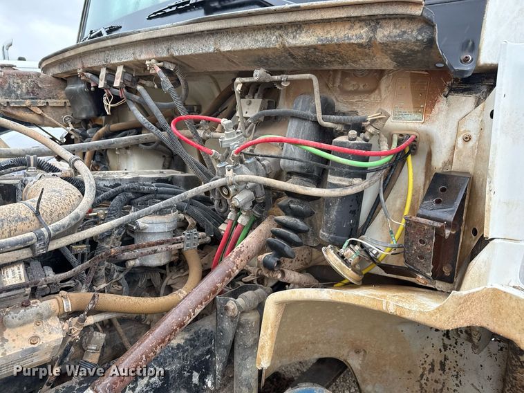 image for item EJ3352 2000 Freightliner FL70 water truck