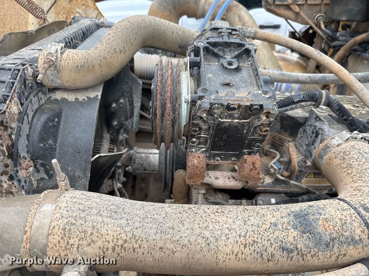 image for item EJ3352 2000 Freightliner FL70 water truck