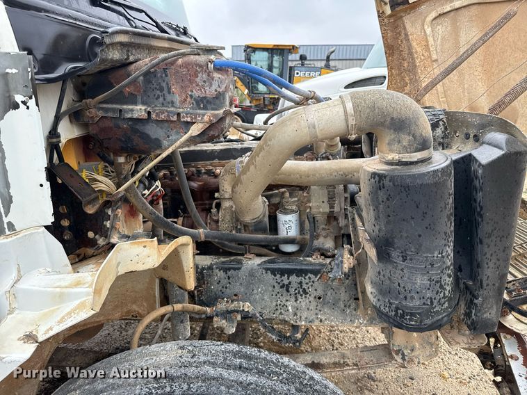 image for item EJ3352 2000 Freightliner FL70 water truck