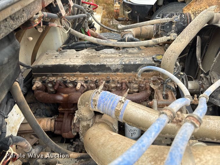 image for item EJ3352 2000 Freightliner FL70 water truck