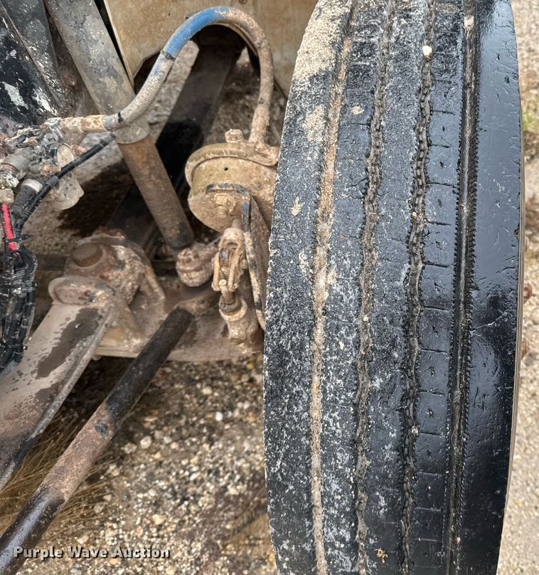 image for item EJ3352 2000 Freightliner FL70 water truck