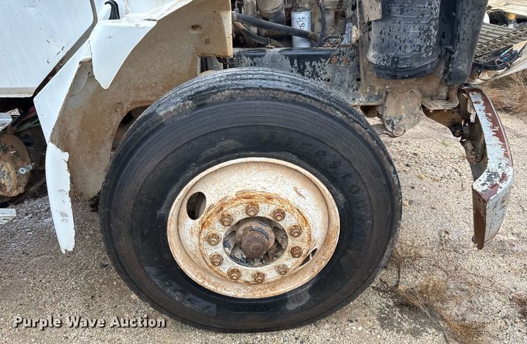 image for item EJ3352 2000 Freightliner FL70 water truck