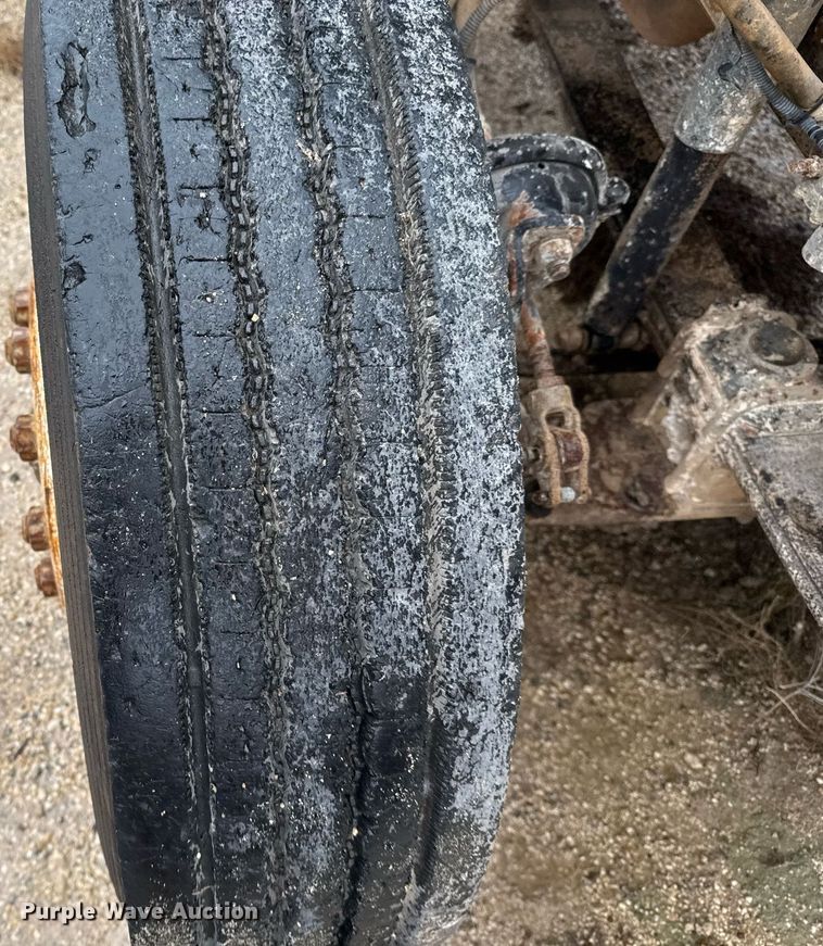 image for item EJ3352 2000 Freightliner FL70 water truck