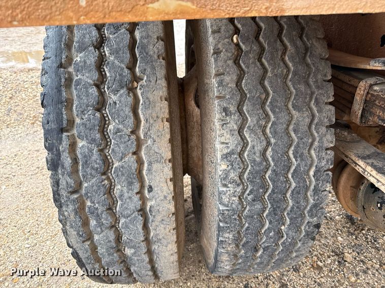 image for item EJ3352 2000 Freightliner FL70 water truck