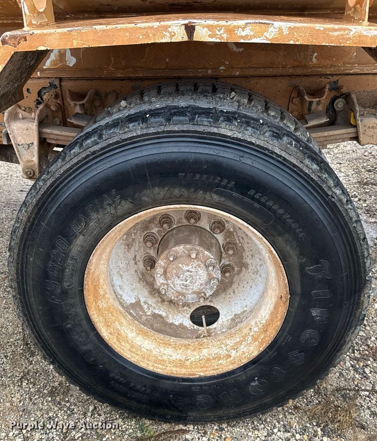 image for item EJ3352 2000 Freightliner FL70 water truck