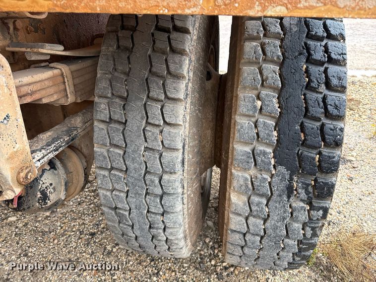 image for item EJ3352 2000 Freightliner FL70 water truck