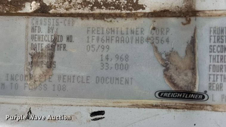 image for item EJ3352 2000 Freightliner FL70 water truck