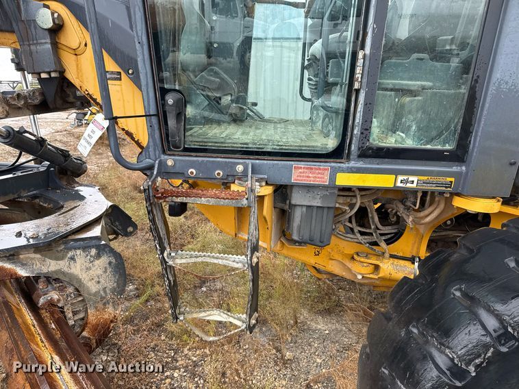 image for item EJ3354 2011 John Deere 772G motor grader