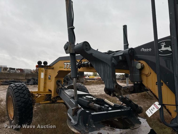 image for item EJ3354 2011 John Deere 772G motor grader