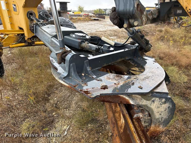 image for item EJ3354 2011 John Deere 772G motor grader