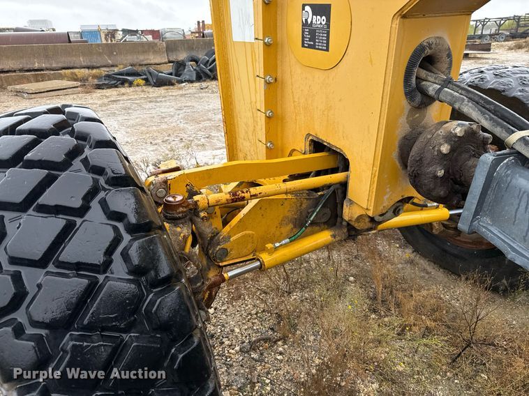 image for item EJ3354 2011 John Deere 772G motor grader