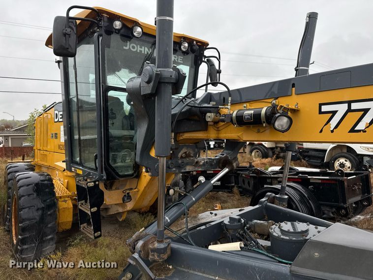 image for item EJ3354 2011 John Deere 772G motor grader