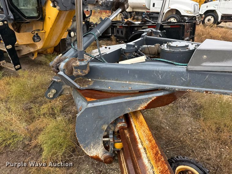 image for item EJ3354 2011 John Deere 772G motor grader