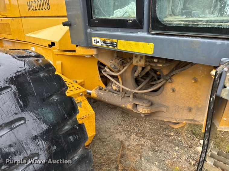 image for item EJ3354 2011 John Deere 772G motor grader