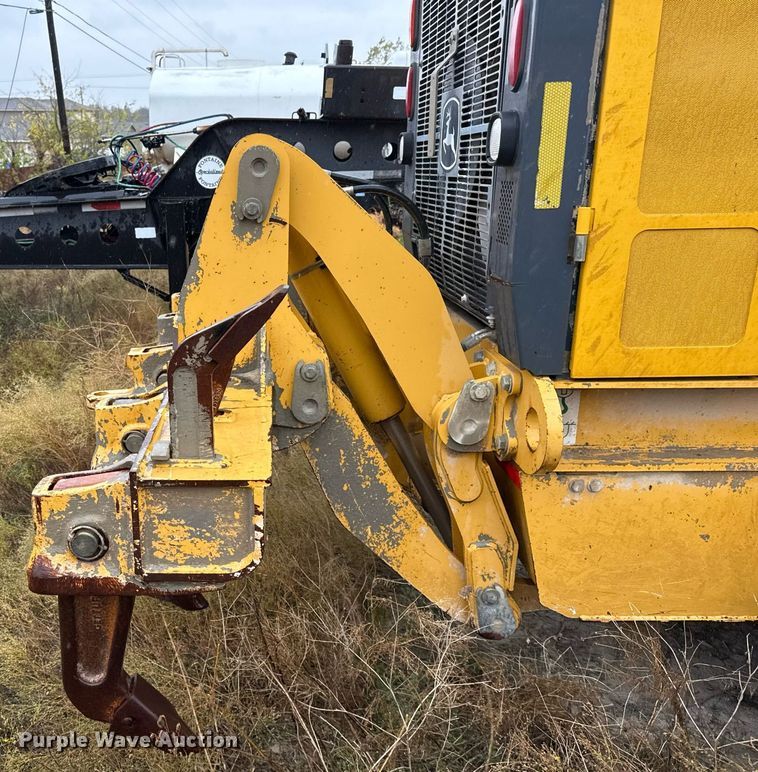 image for item EJ3354 2011 John Deere 772G motor grader